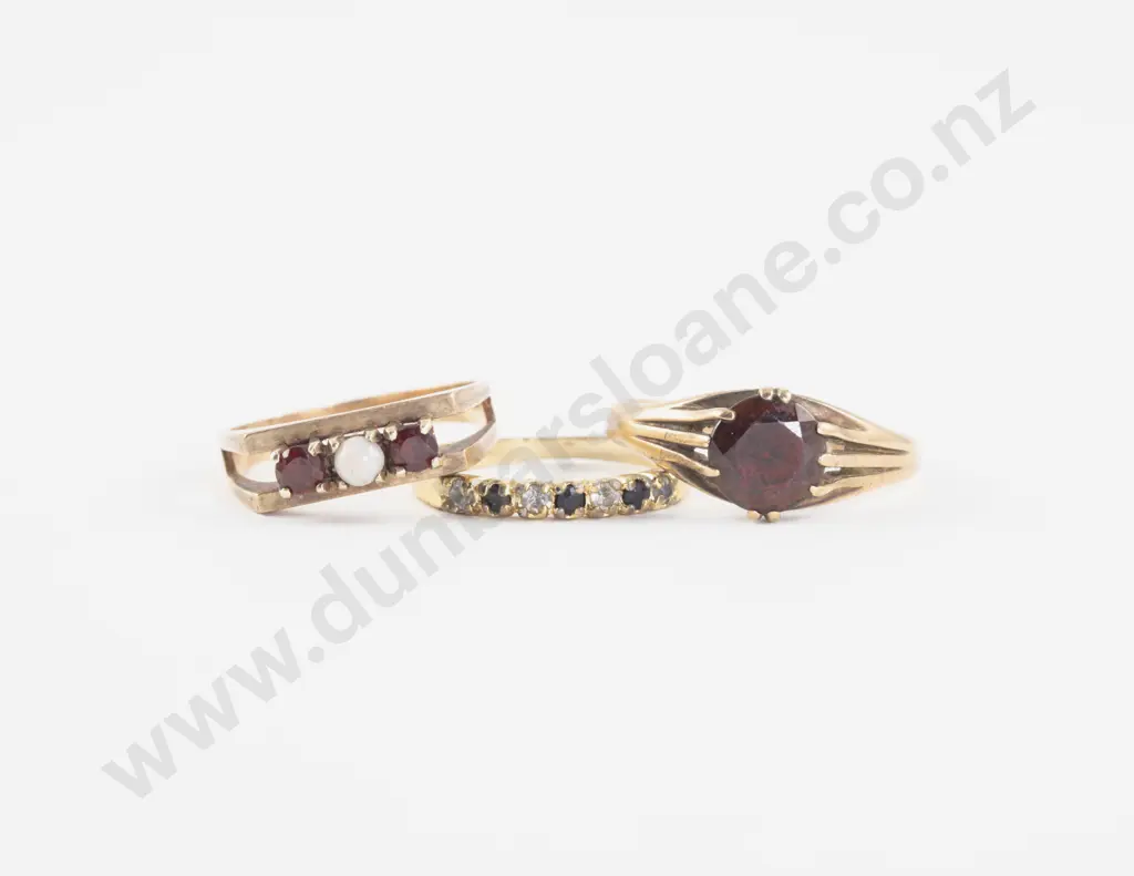 9ct Single Garnet Ring Image 1++