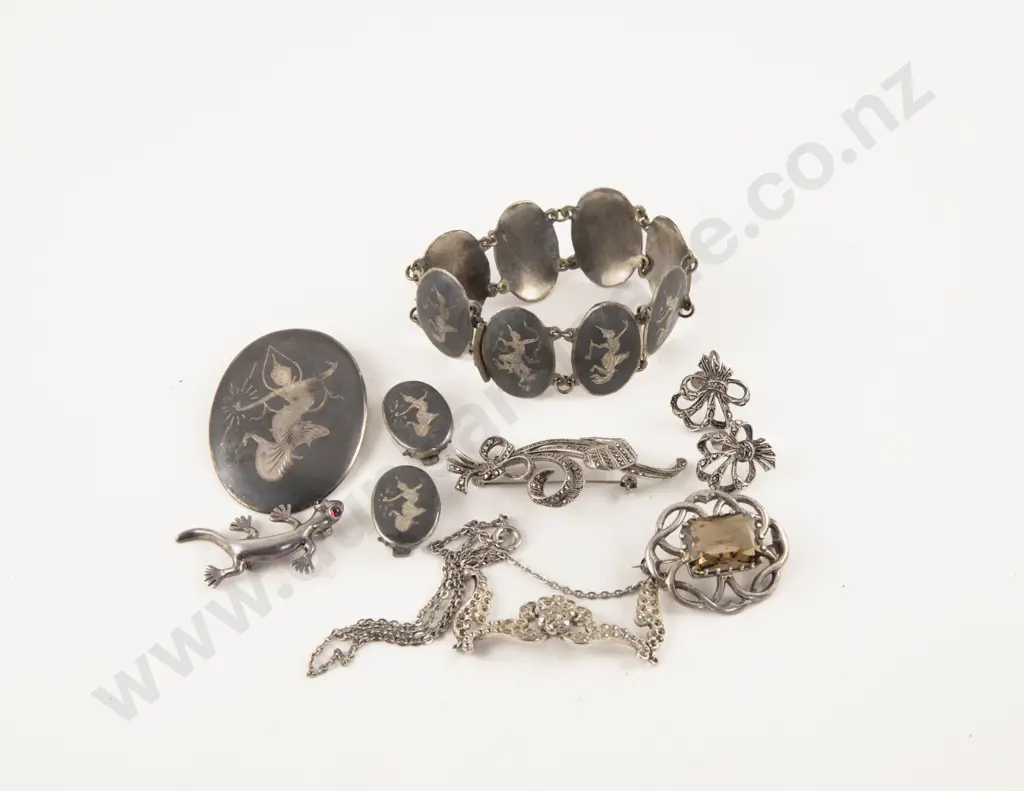 Collection of Sterling Silver and Marcasite Jewellery Image 1++