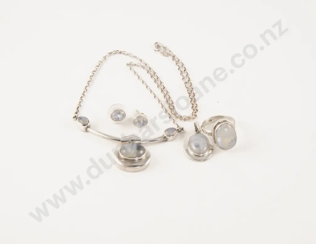 Small Collection of S/S Moonstone Jewellery Image 1++