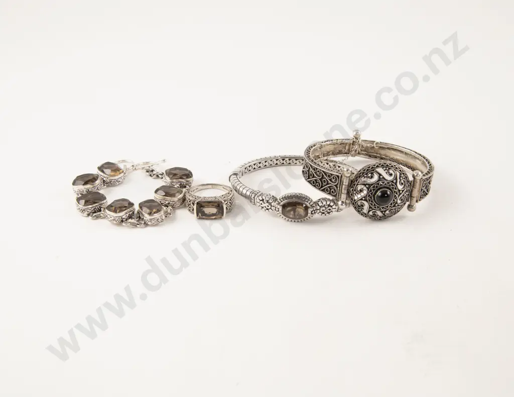 S/S Filigree Style Bangle Image 1++