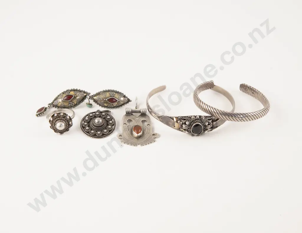 Collection of Assorted S/S Jewellery Image 1++