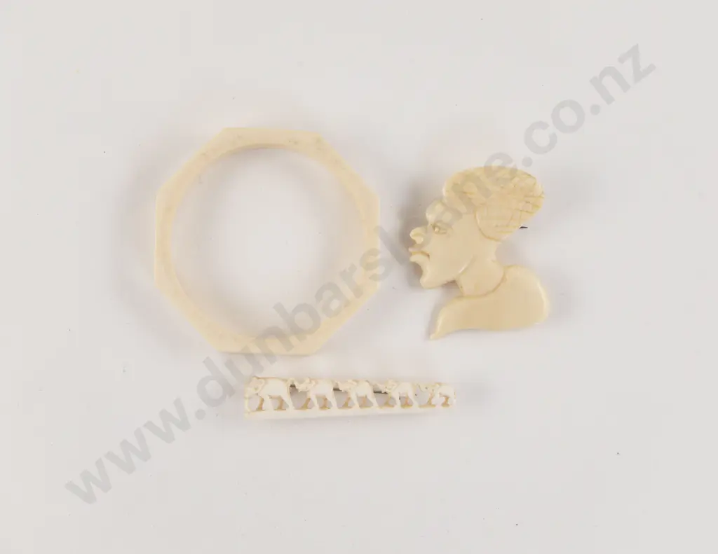 Small Collection of Ivory Jewellery Image 1++