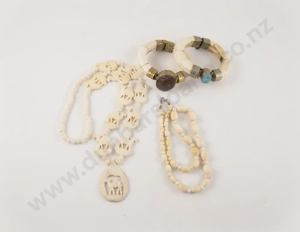 Small Collection Ivory and Bone Jewellery Image 1++