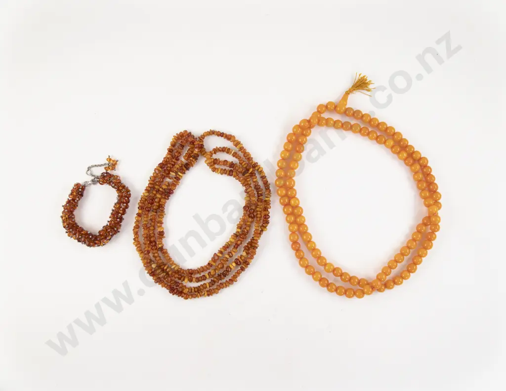 Single Strand Graduated Polished Amber Necklace Image 1++