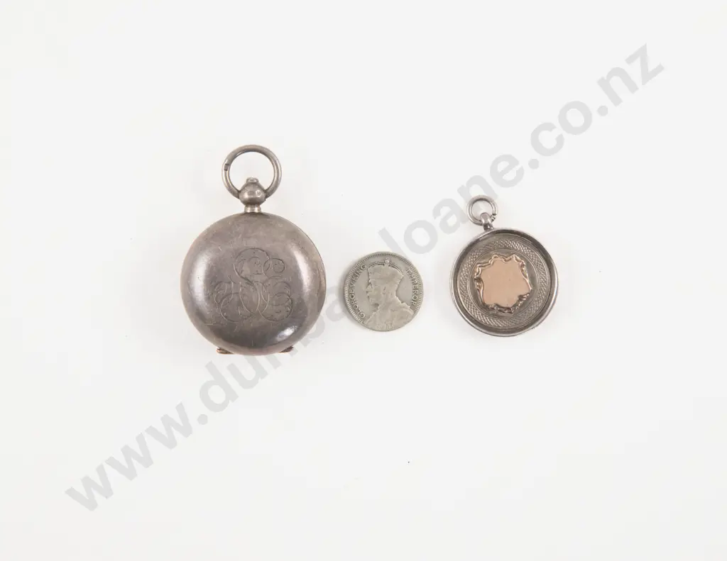 Silver Plated Circular Sovereign Holder Image 1++