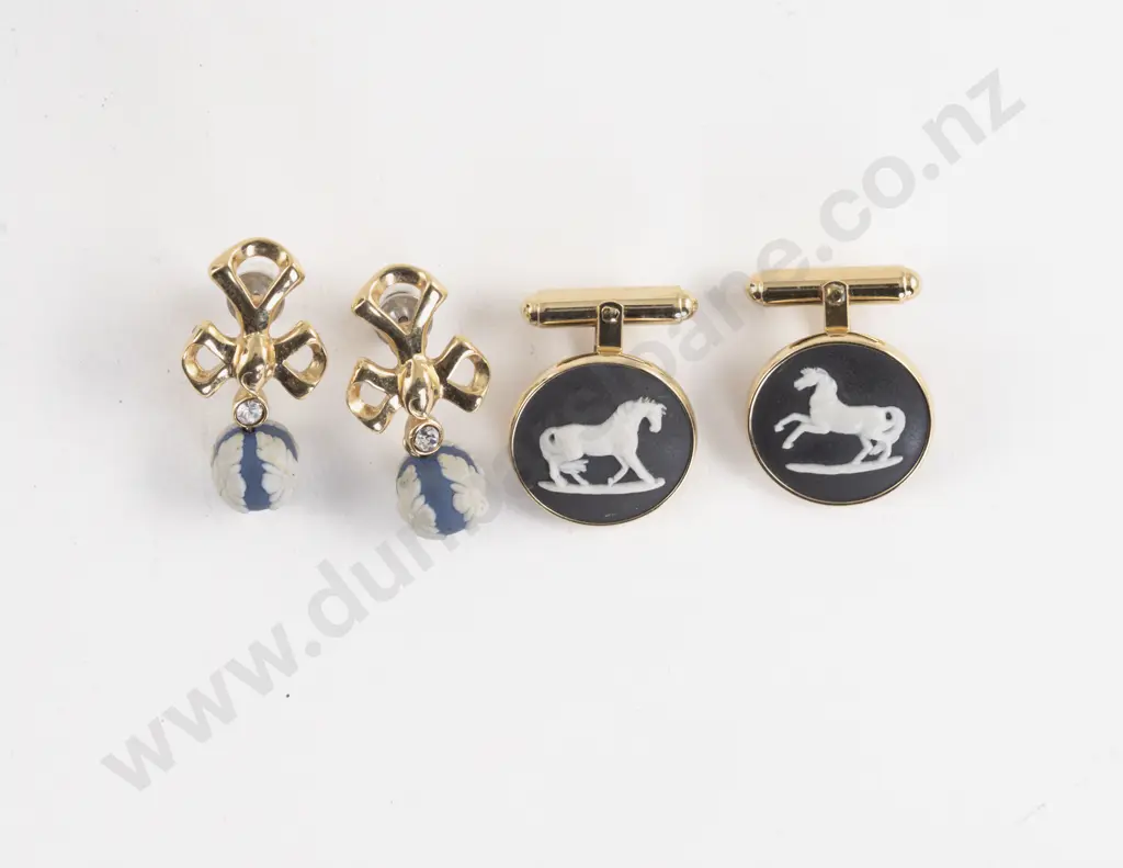 Wedgwood Gold Plated Horse Cameo Cuff Links Image 1++