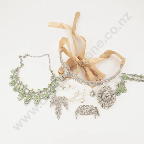 Small Collection of Vintage Diamante Costume Jewellery
