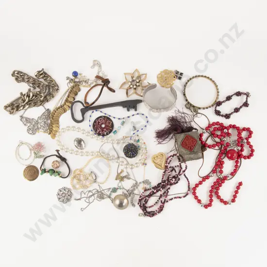 Collection of Assorted Costume Jewellery