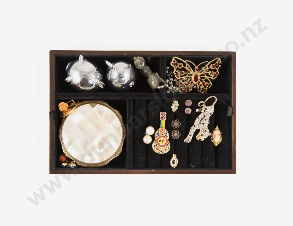 Small Collection of Costume Jewellery Image 1++