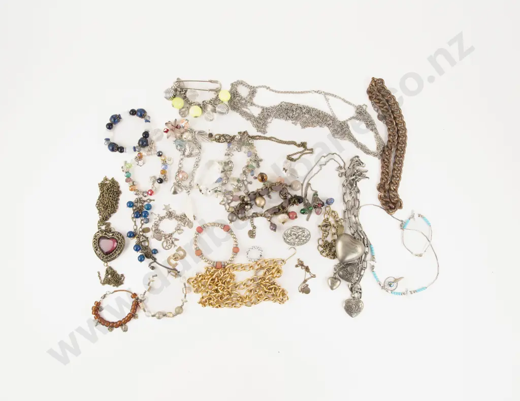 Collection of Assorted Costume Jewellery Image 1++