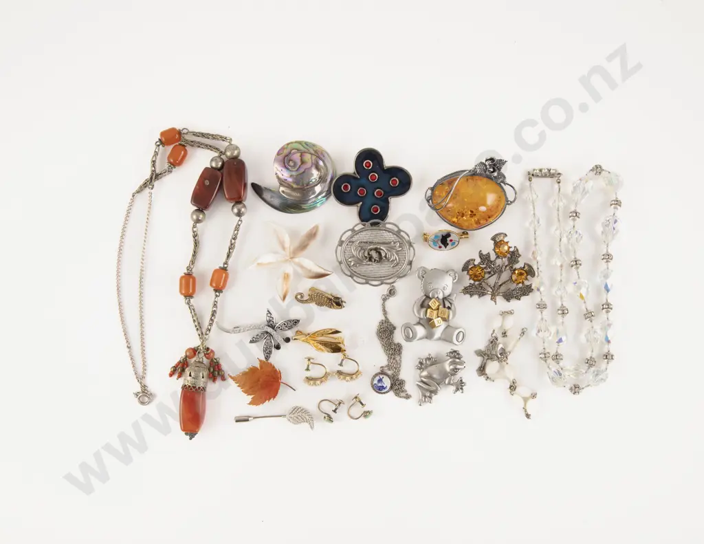 Collection of Assorted Costume Jewellery Image 1++