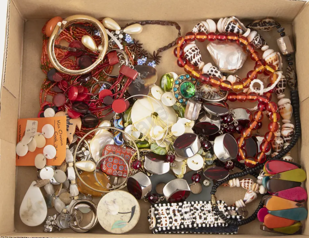 Collection of Assorted Costume Jewellery Image 1++
