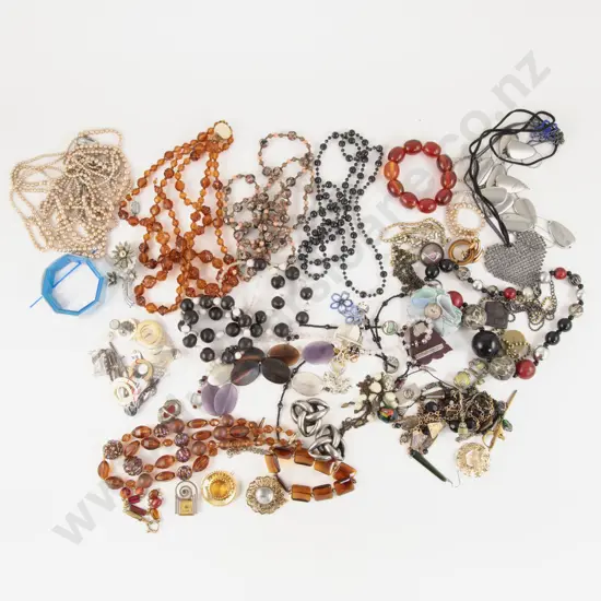 Collection of Assorted Costume Jewellery