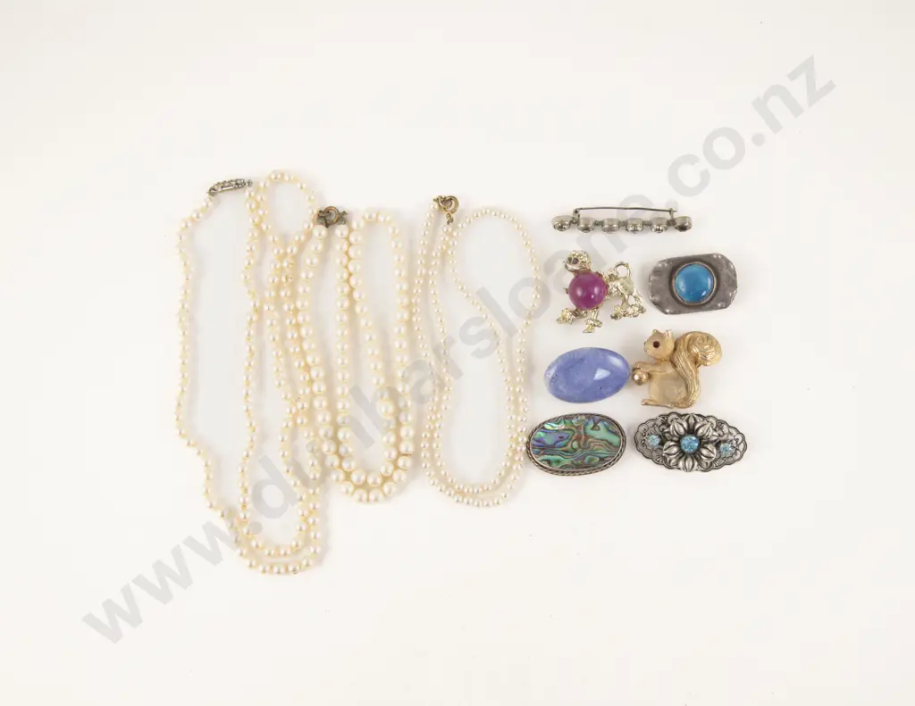 Small Collection of Assorted Costume Jewellery Image 1++