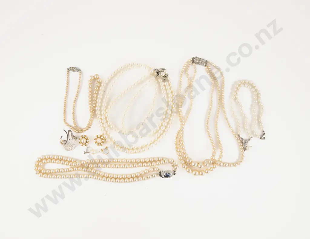 Single 9ct Cultured Pearl Earring and S/S Brooch Image 1++