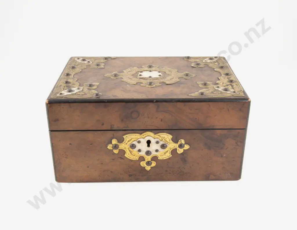 Collection of Assorted Costume Jewellery with Jewellery Box Image 1++