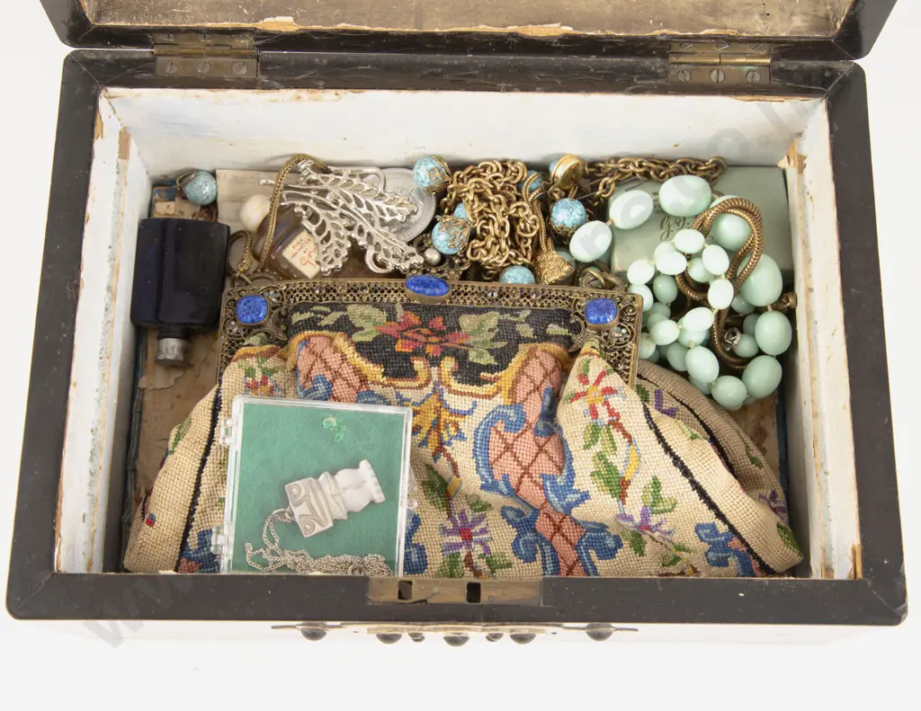 Collection of Assorted Costume Jewellery with Jewellery Box Image 1++