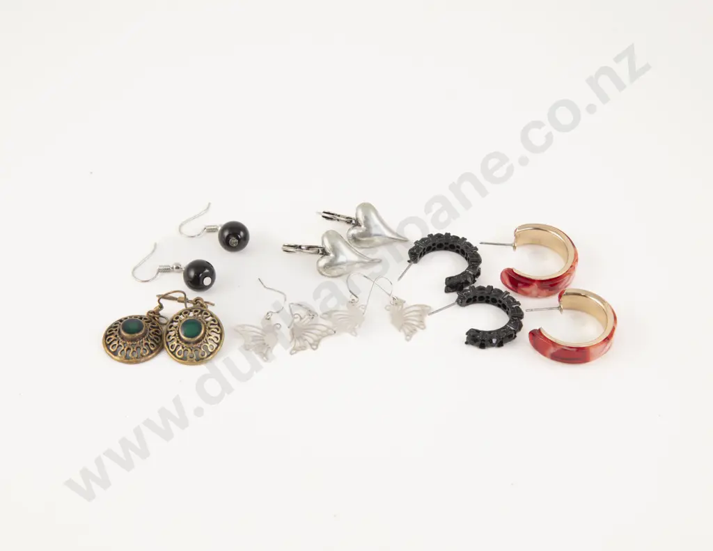 NZ Rimu Earring Holder Stand Image 1++