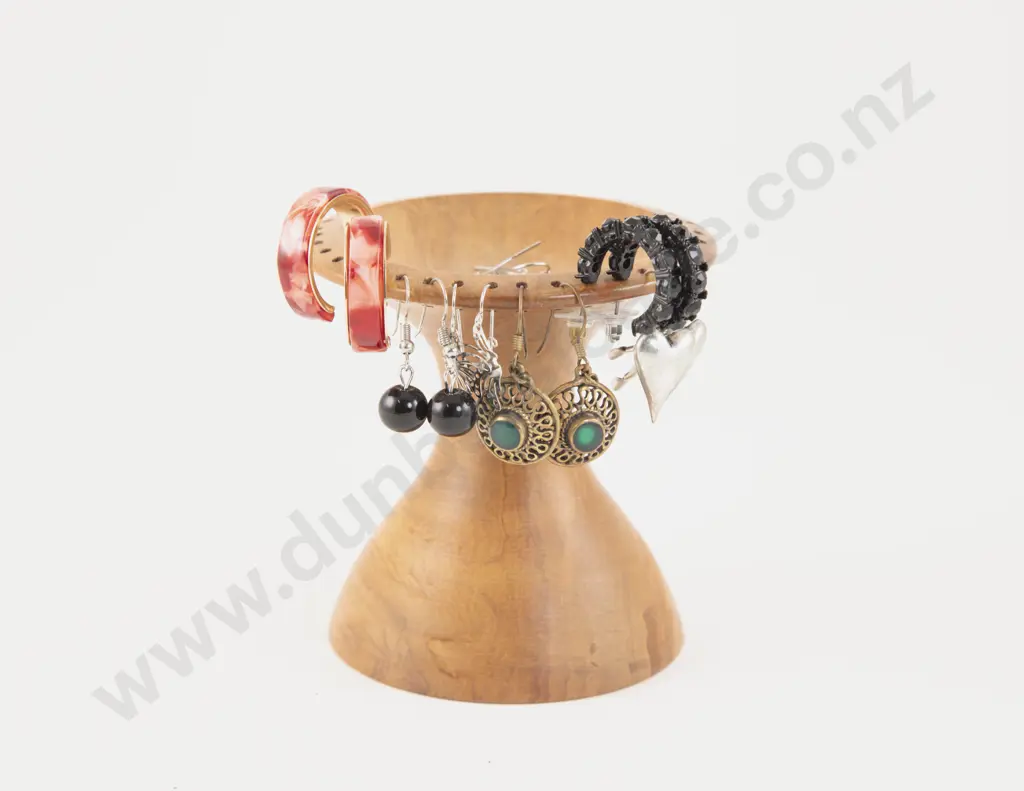 NZ Rimu Earring Holder Stand Image 1++