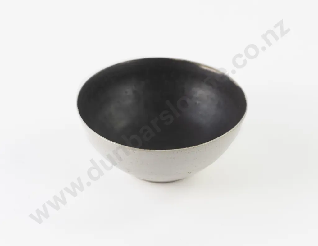 Lucie Rie Stoneware Bowl Image 1++