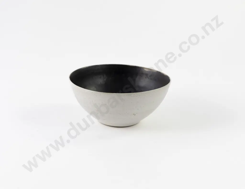 Lucie Rie Stoneware Bowl Image 1++
