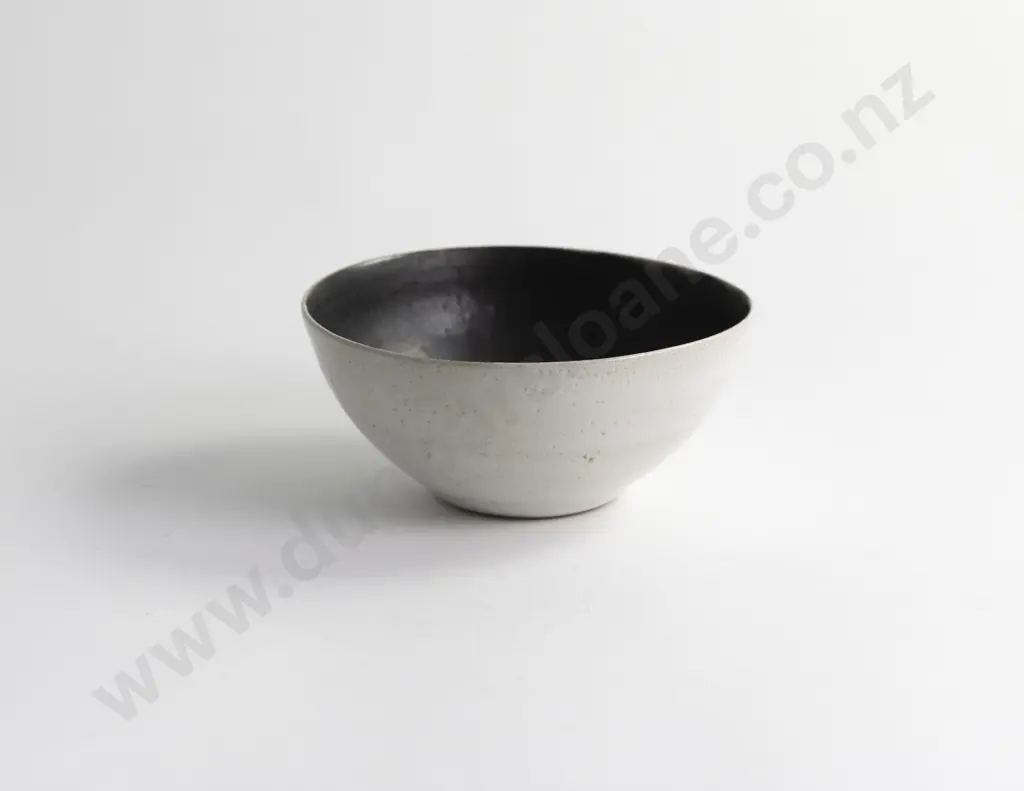 Lucie Rie Stoneware Bowl Image 1++