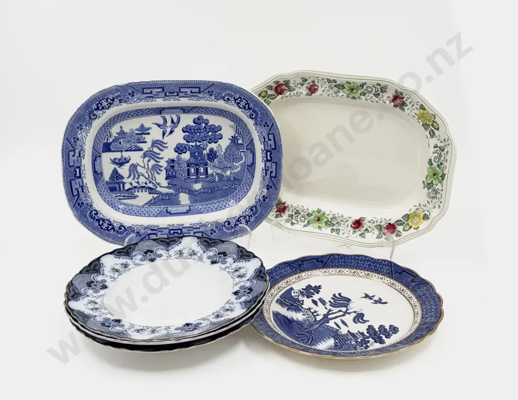 Assorted Quantity of Blue & White Image 1++
