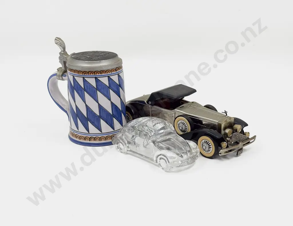 Wacker Stein together with Two Assorted Vehicle Ornaments Image 1++