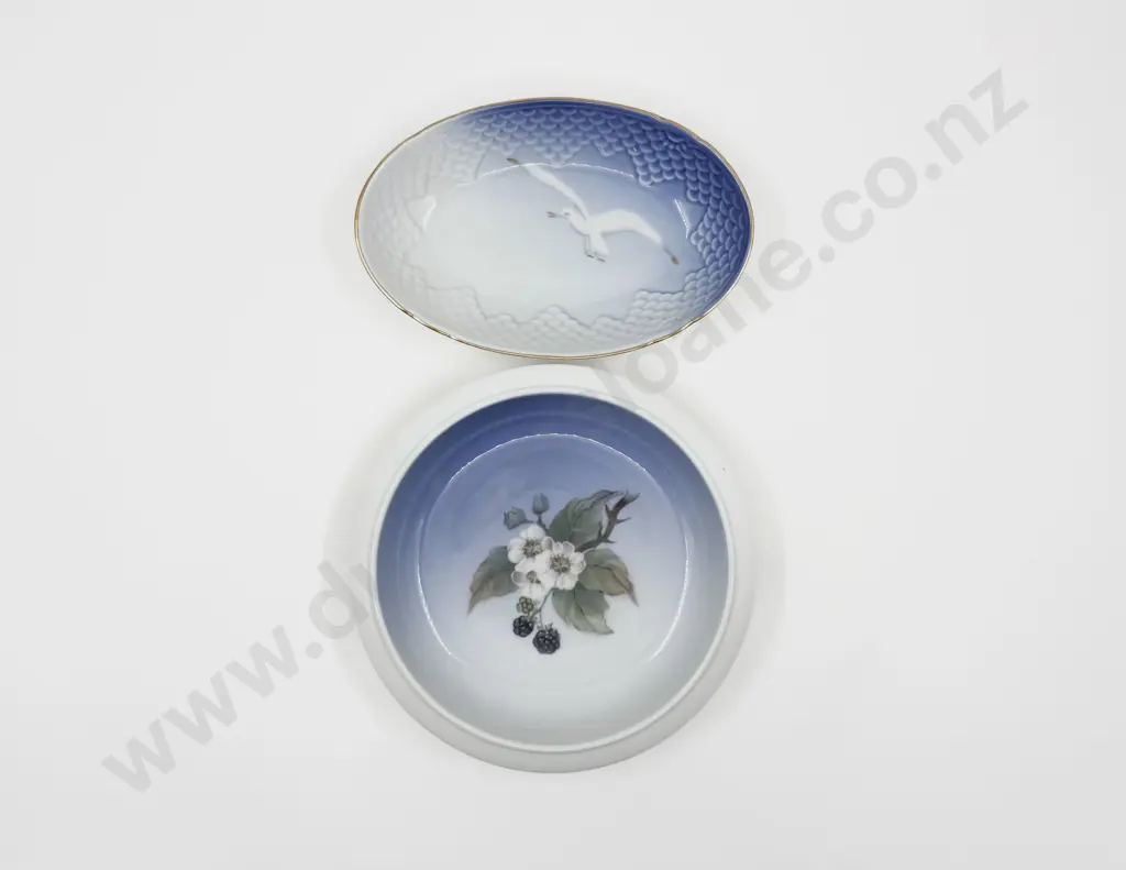 B & G Dish together Royal Copenhagen Shallow Dish Image 1++