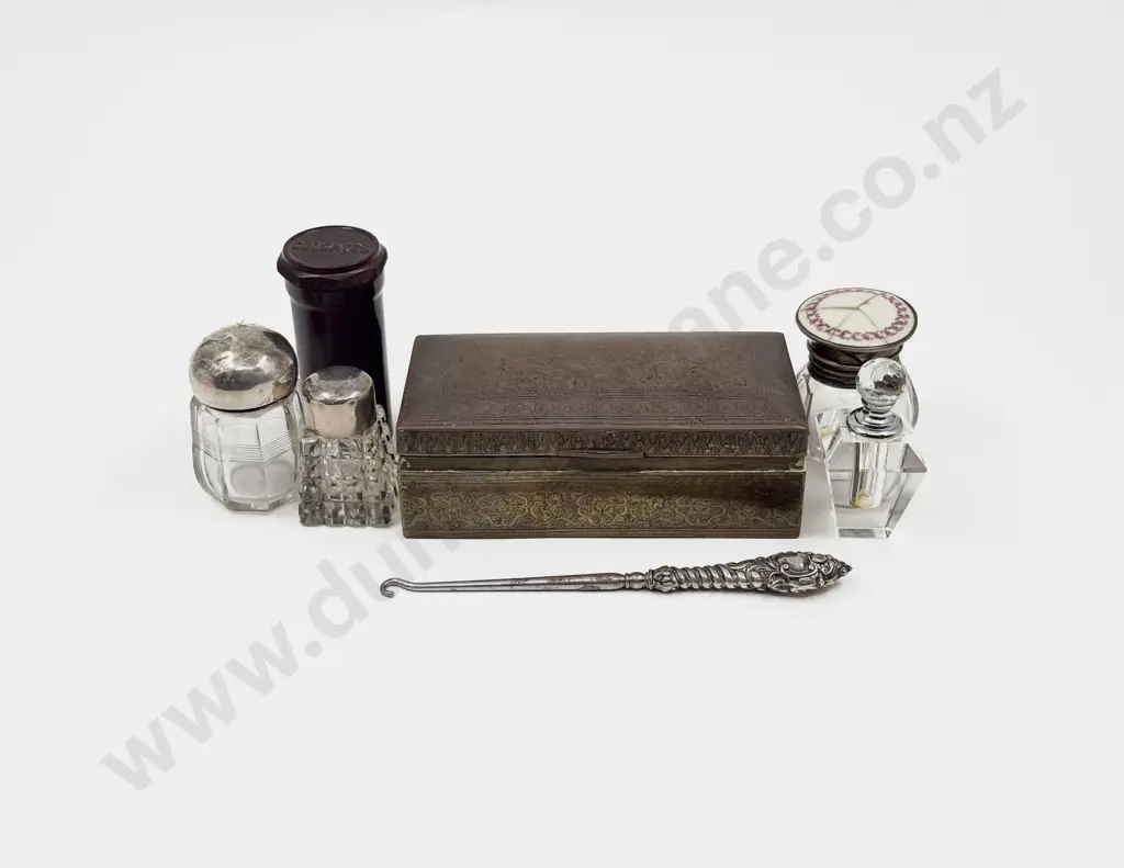 S/S Handled Thread Hook & Assorted Vanity Jars etc Image 1++