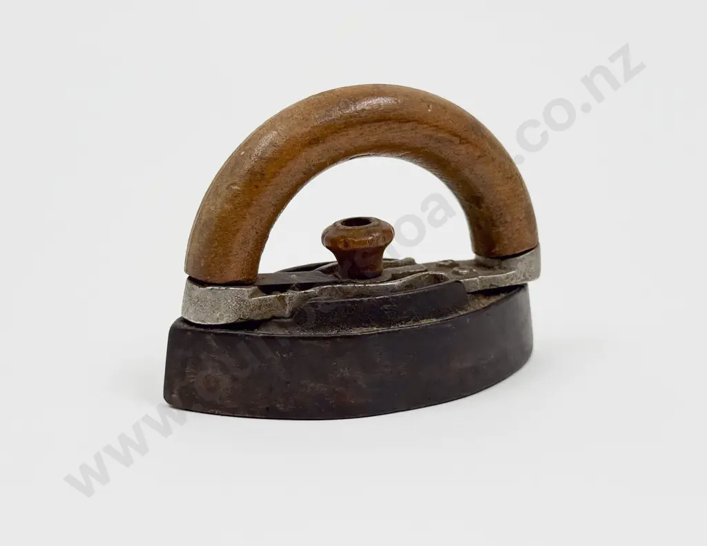 Antique Lace Iron Image 1++