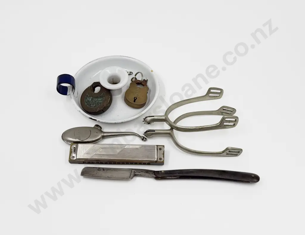 Small Quantity of Assorted Vintage incl Harmonica Cut Throat Razor etc Image 1++