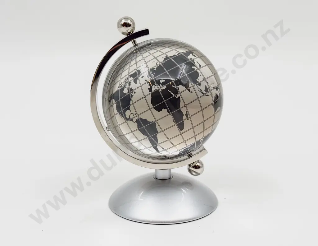 Dual Time Magnifying Globe Clock Image 1++