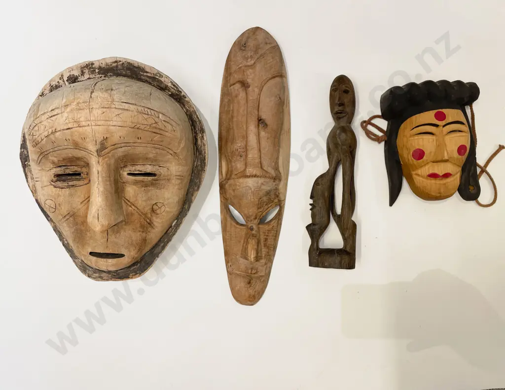 Quantity of Assorted Tourist Ware Image 1++