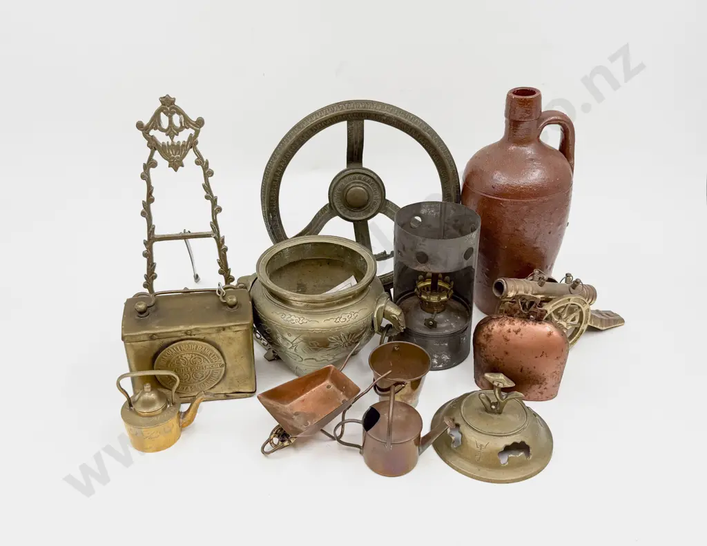 Quantity of Assorted Brass Ware etc Image 1++
