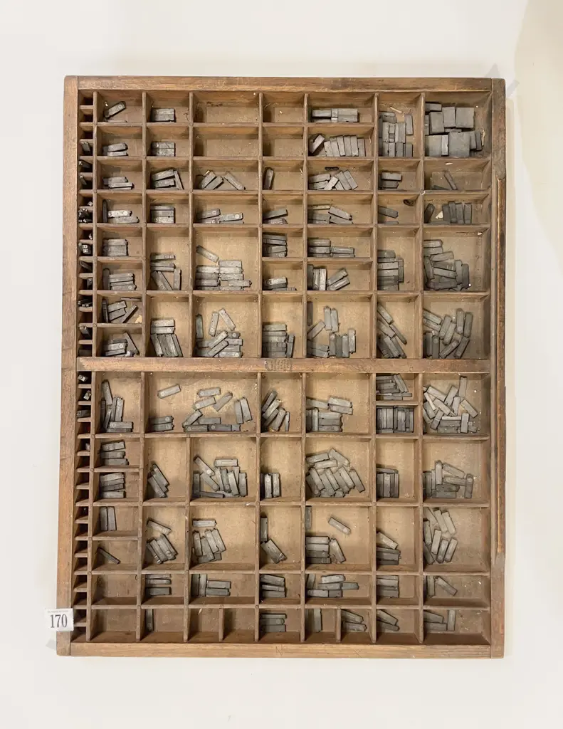Vintage Printers Type Tray together with Assorted Printers Typeface Image 1++