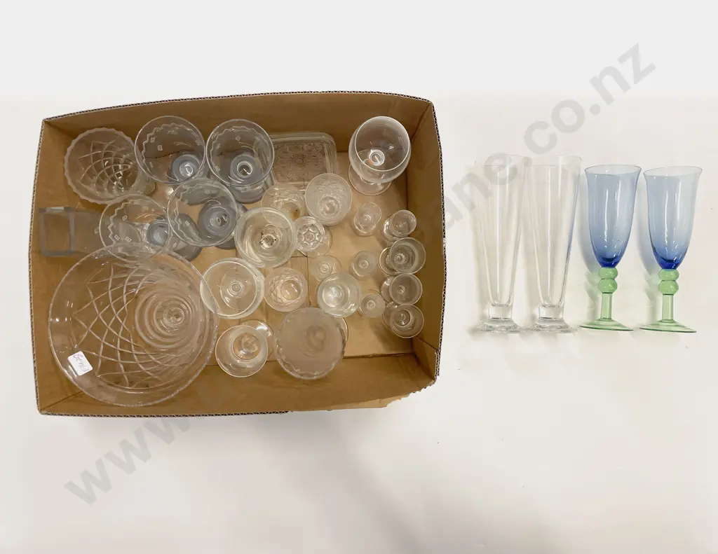 Box Quantity of Assorted Glass Ware Image 1++