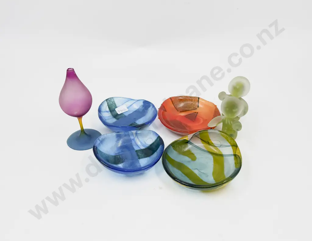 Small Quantity of Assorted Art Glass etc Image 1++