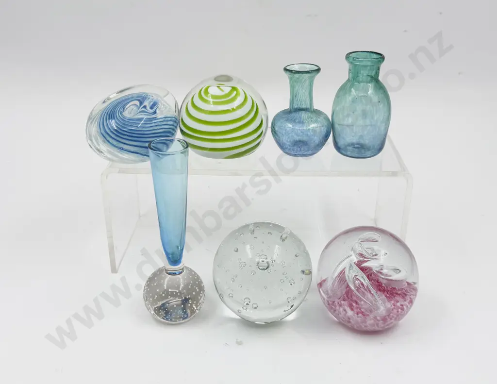 Quantity of Assorted Art Glass Paperweights etc Image 1++