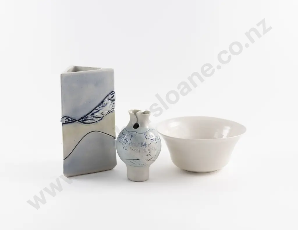 Sally Connolly Bud Vase (a/f) Image 1++