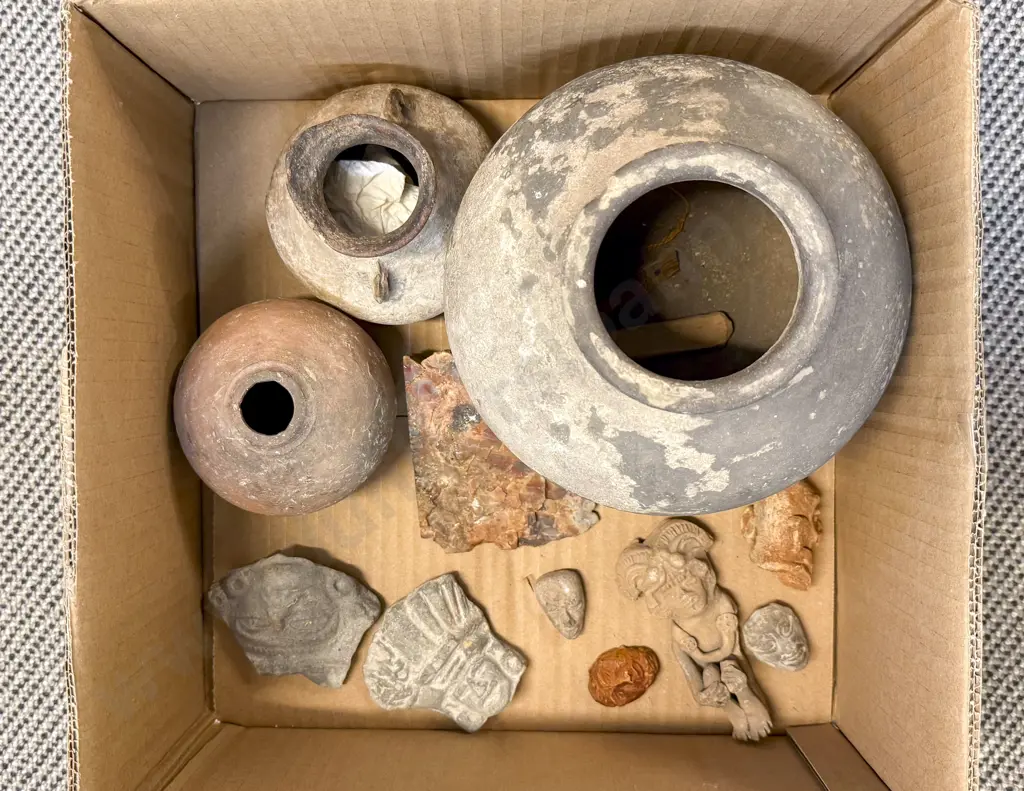 Small Group of Artefacts & Ornaments Image 1++