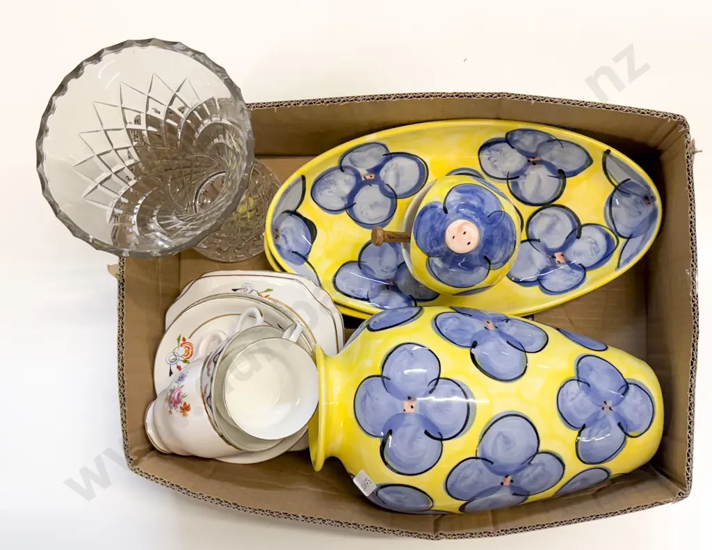 Box with China & Glass Vase Image 1++