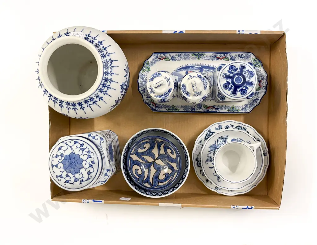 Box of Assorted Blue & White Ware Image 1++