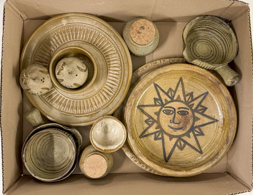 Box of Mixed Pottery Image 1++