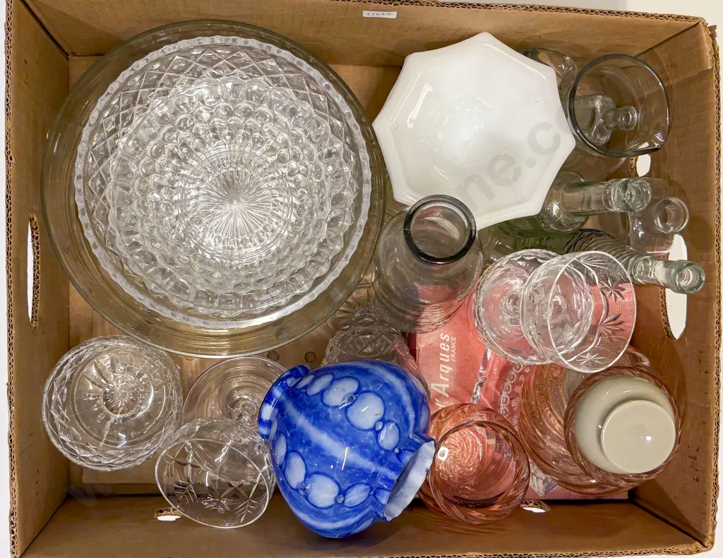 Box of Assorted Glassware Image 1++