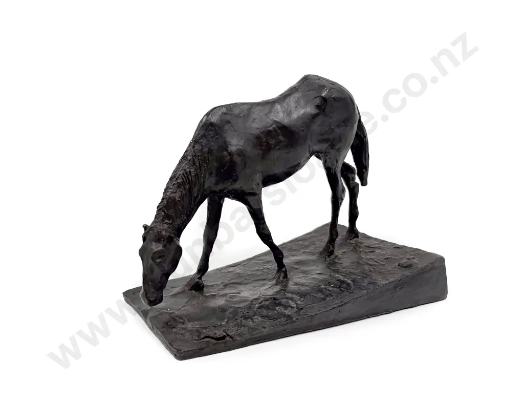 Resin Figure of a Horse Image 1++