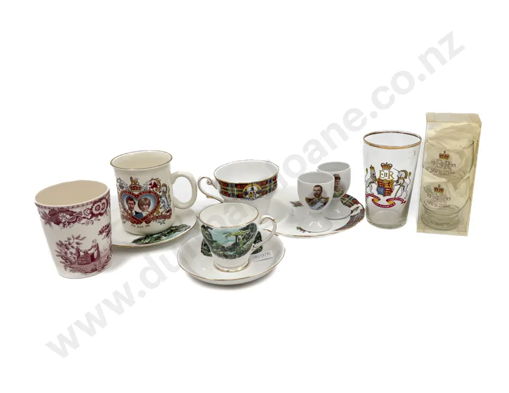 Small Box of Royal Comm. Ware Image 1++