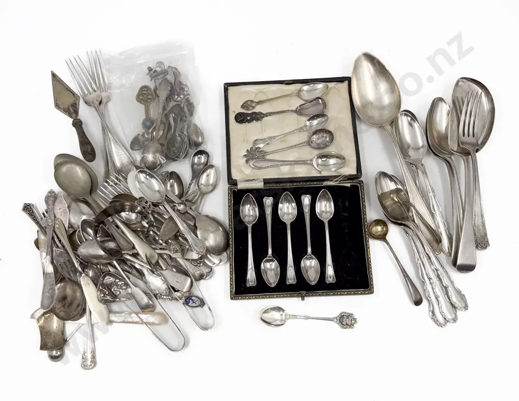Box of Cutlery Image 1++