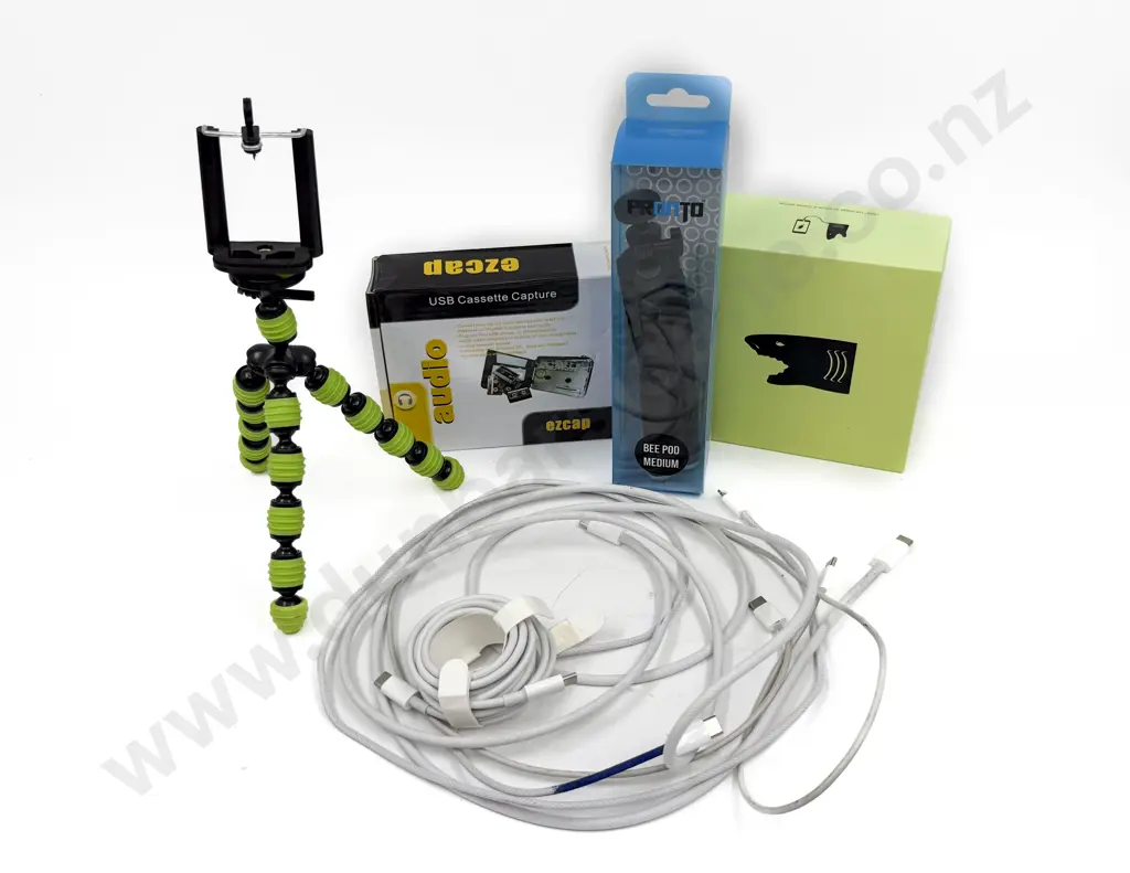 Geeboo Mini Phone Charger iPhone Cords & USB Cassette Capture Unit etc Image 1++