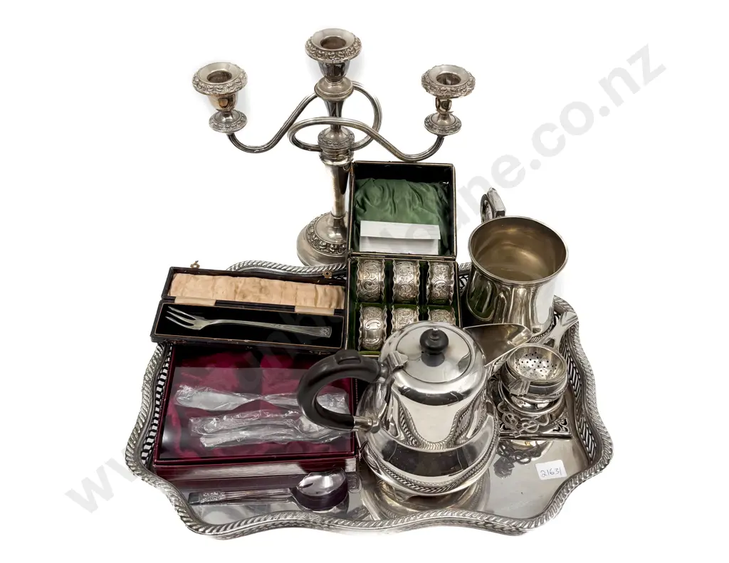 Quantity S/Plate on Tray incl Boxed Napkin Rings Image 1++